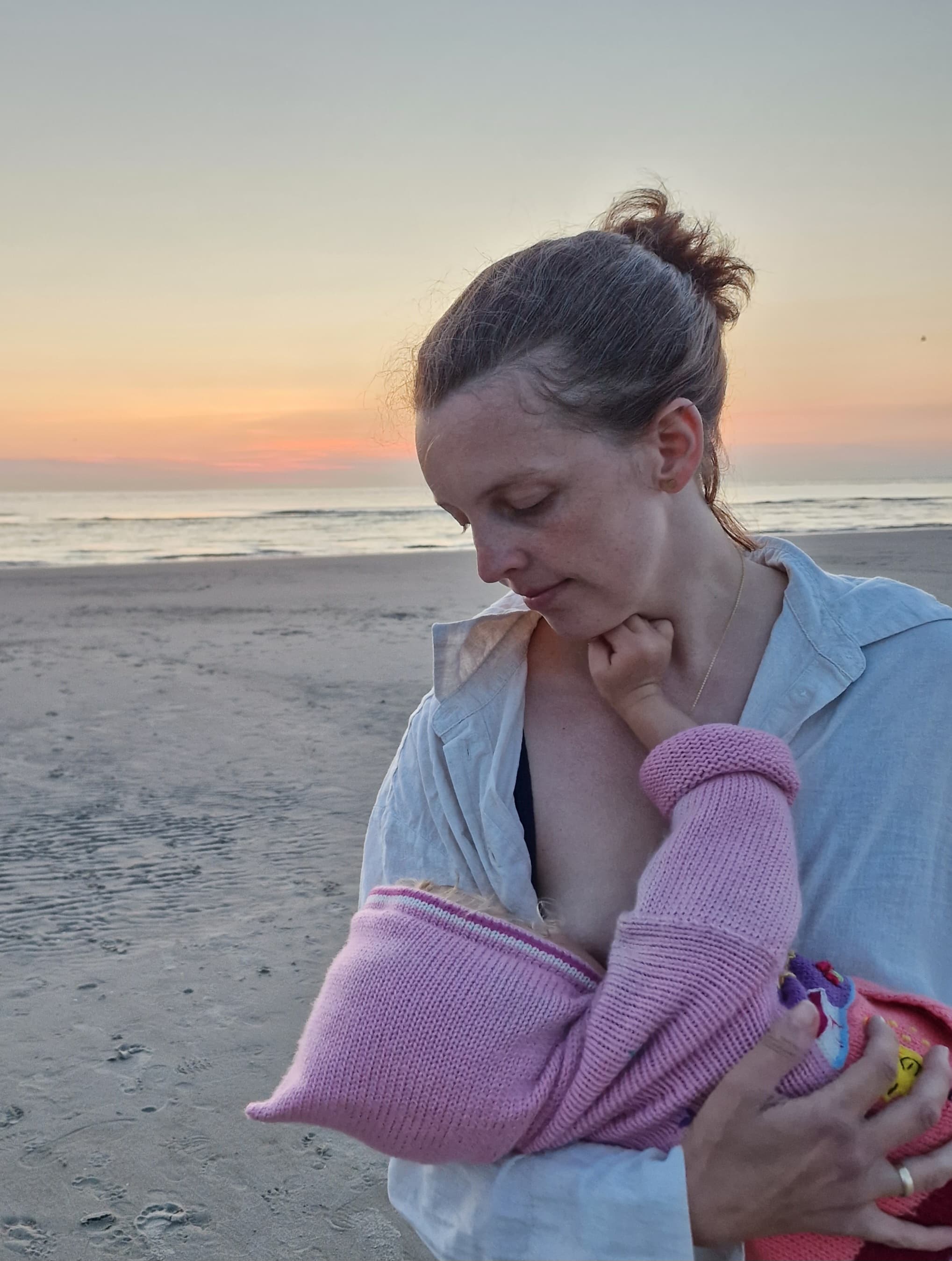 Stillen am Strand bei Sonnenuntergang